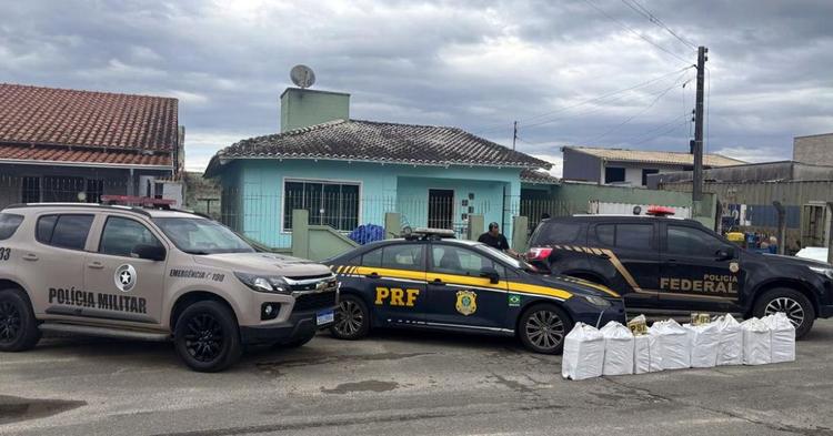 Depósito subterrâneo com 231 quilos de cocaína é descoberto em Itajaí