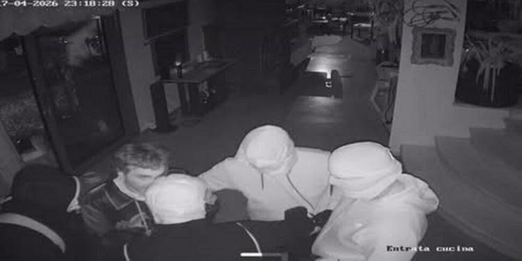 Rapina con sequestro nella villa dell'ex senatore Alberto Filippi: "Rempito di pugni e pistola puntata in faccia"