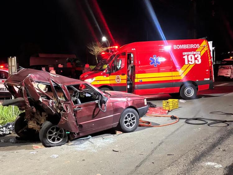 Adolescente de 15 anos morre e irmã gêmea dela fica ferida após acidente de carro em SC
