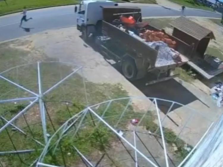 Homem que fugiu durante audiência se entrega à polícia após 13 dias no Acre
