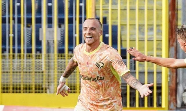 Carica Palumbo: "Voglio 10 gol e la Serie A col Palermo, sarebbe la ciliegina per la mia carriera"