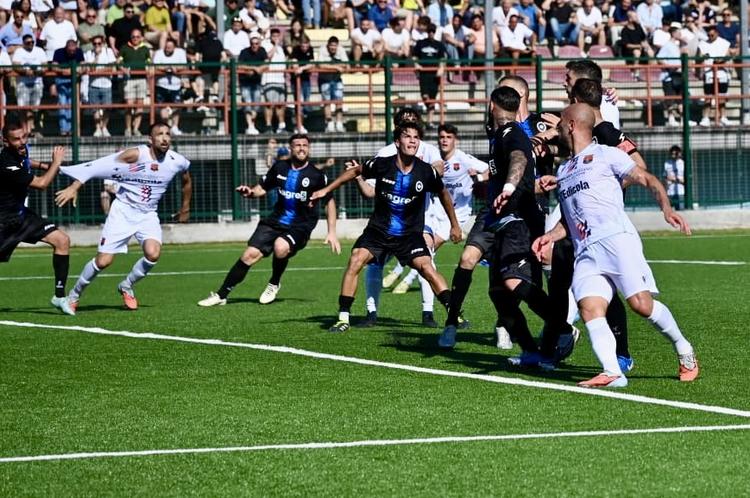 Taranto, tutto rinviato al ritorno: 0-0 sul campo del Gladiator