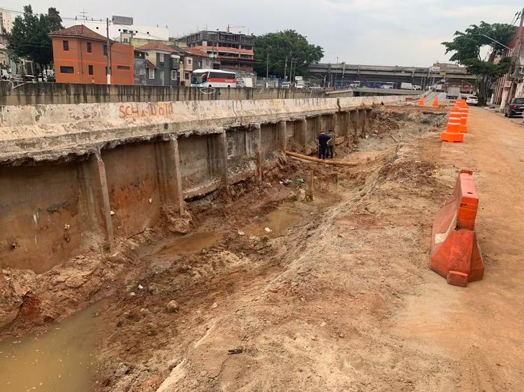 Solapamento mantém trecho da Avenida do Estado interditado há 15 dias