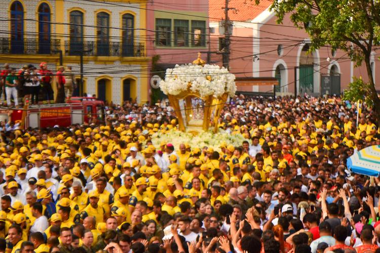 Círio de Nazaré deve levar milhões às ruas de Belém; Aparecida se prepara para dia da padroeira