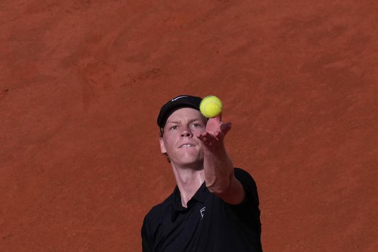 Calvario Musetti, niente Roland Garros. Oggi è il Sinner-day