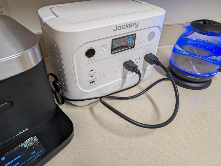the jackery homepower 1000 v2 in white