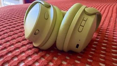 bottom controls of bose headphones