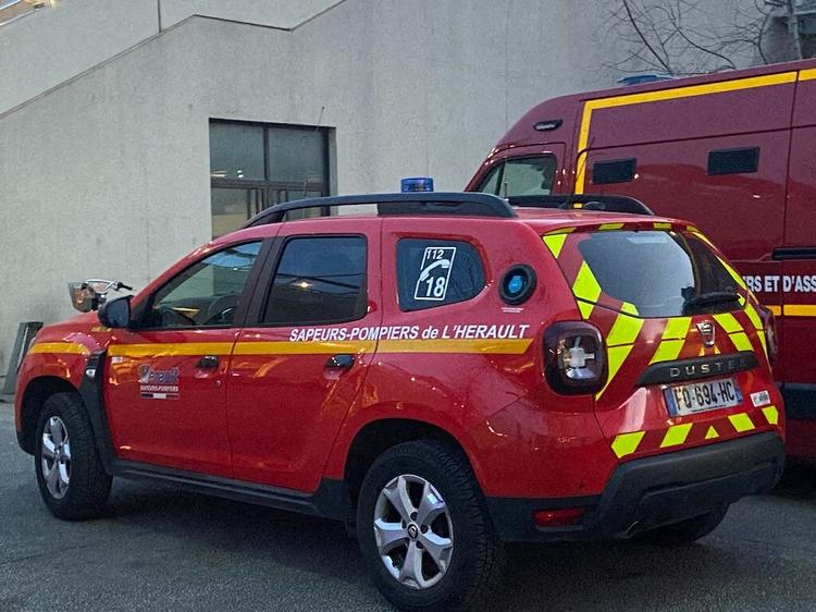 Des pompiers de l'Hérault en intervention avec une ambulance 