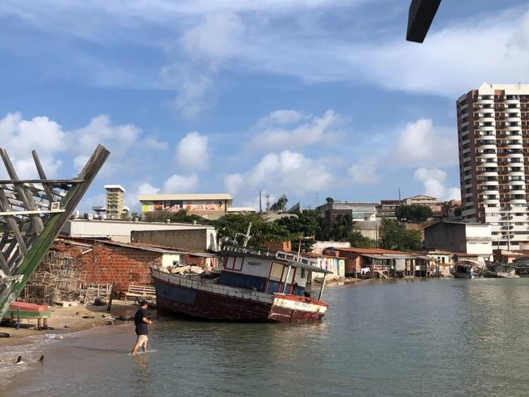 A vila de pescadores da Praia dos Botes: comunidade em Fortaleza espremida entre espigões e porto está ameaçada de remoção (Foto: Bianca Nogueira)