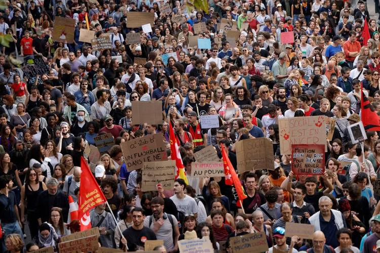 Governo francês suspende aulas do Ensino Médio até o fim da semana em meio a protestos de estudantes