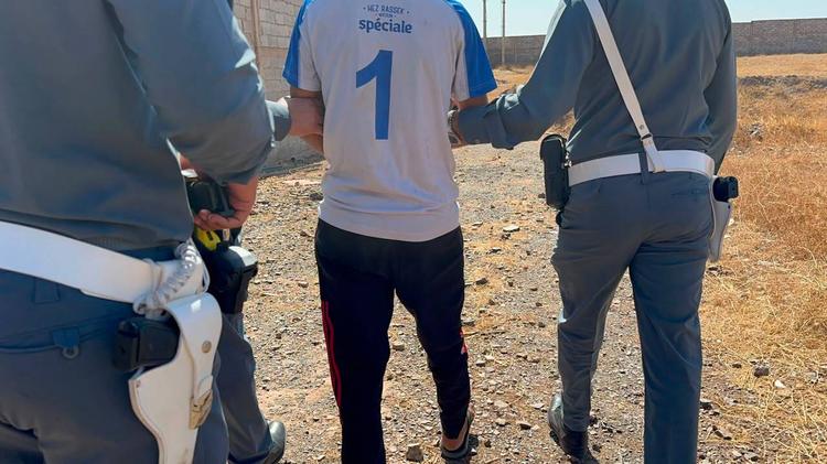 بالصور.. توقيف ثلاثة أشخاص بتامنصورت بعد سرقة كمية كبيرة من العجلات المطاطية الجديدة الخاصة بالشاحنات