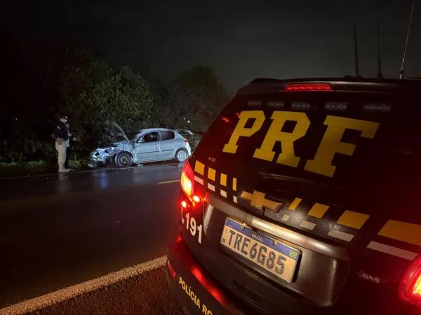 Incêndio atinge automóvel na BR-158 em Cruz Alta