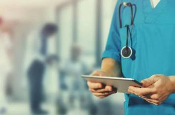 Sanità: fuga giovani da professione medica e crisi SSn, chirurghi: "Fiducia minata anche da processi mediatici"