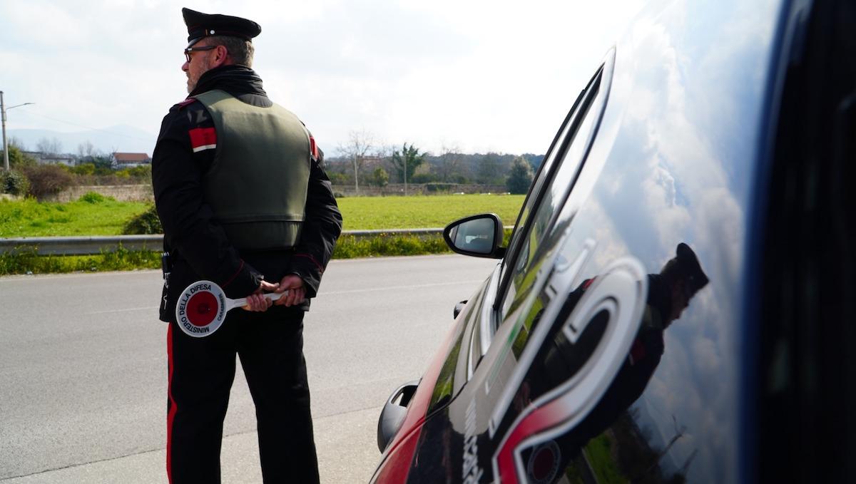 Casal di Principe, impenna davanti ai carabinieri e fugge in moto: 37enne ai domiciliari