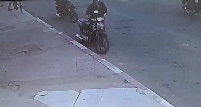 بالڤيديو.. كاميرا مراقبة ترصد سرقة دراجة نارية في الشارع العام بمراكش