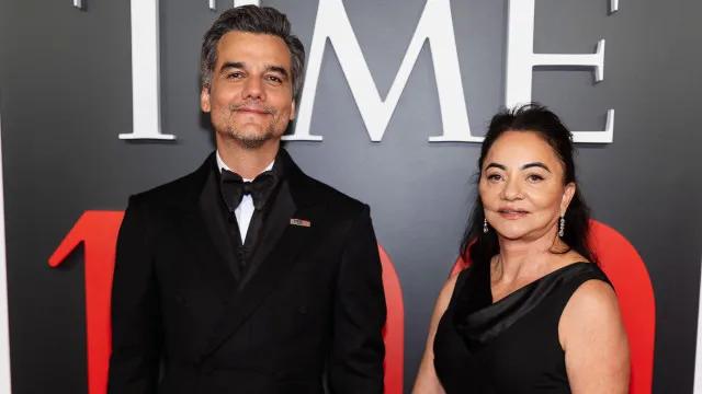 Mãe de Wagner Moura encanta americanos em festa da revista Time