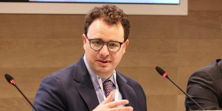 Intelligenza artificiale fuori controllo, Anthropic lancia l'appello: rallentare. Musk e Altman concordano