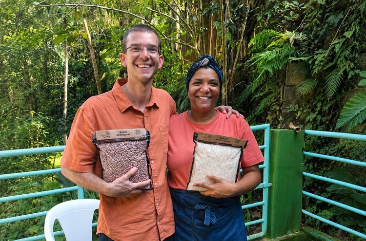 PBruno, do Teia da Terra, e Gislene, da Unija: sinergia para criar cadeia alimentar viva (Foto: Divulgação)