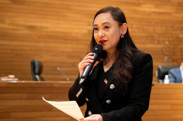 Prefeita de cidade na Califórnia renuncia após admitir ser agente da China