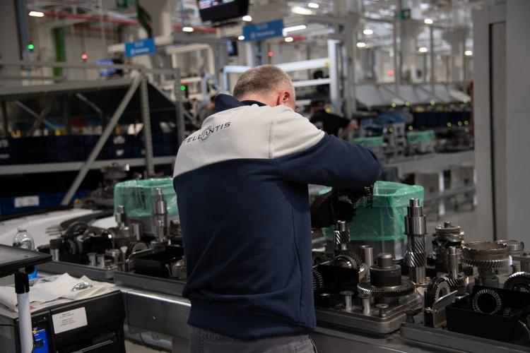 Industria, produzione ancora in rialzo. A marzo battute le attese degli analisti