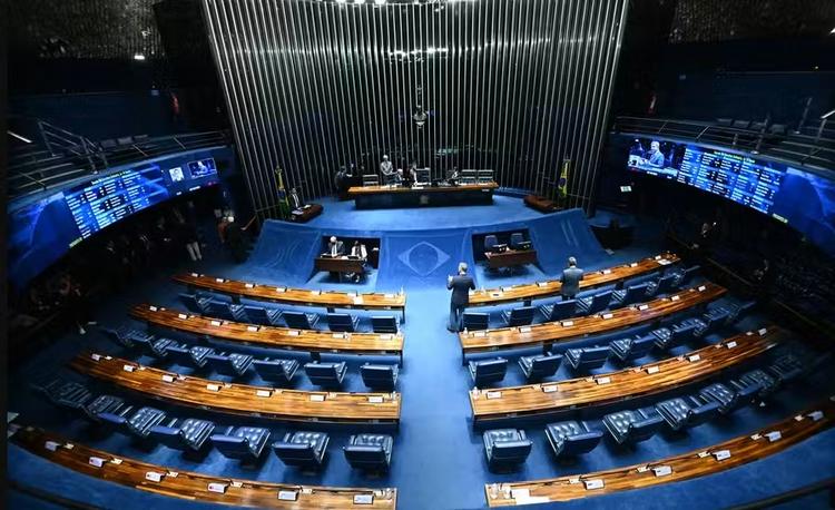 Disputa pelo Senado no Rio tem candidatos empatados e indefinição na direita