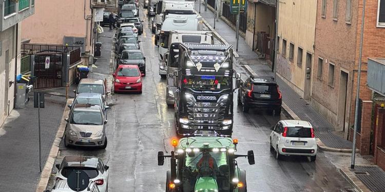 Blocchi dei Tir, il Governo teme infiltrazioni criminali: la preoccupazione della premier