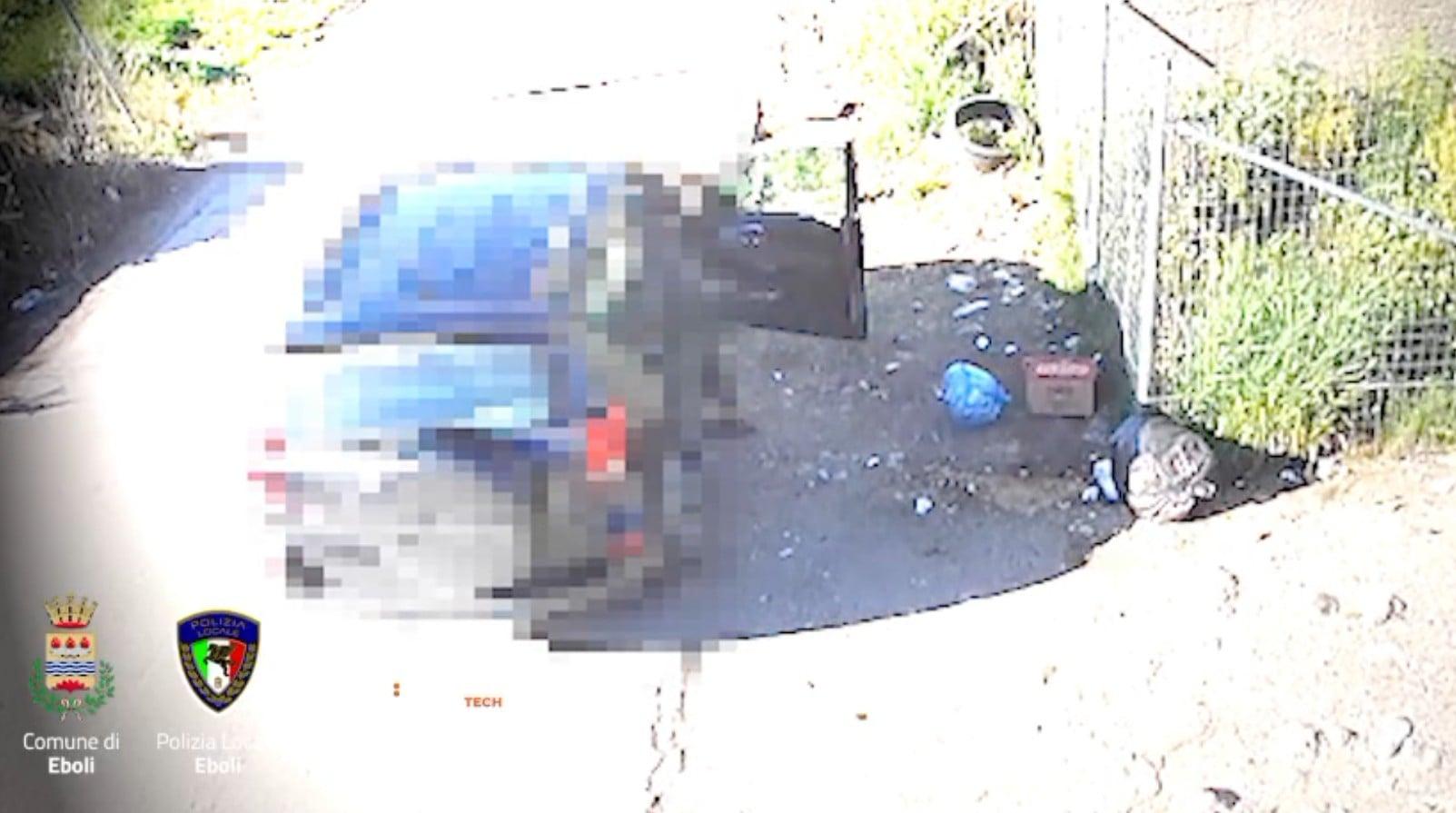 Eboli, pugno duro contro i “furbetti” dei rifiuti: arrivano nuove fototrappole e multe per 50.000 euro