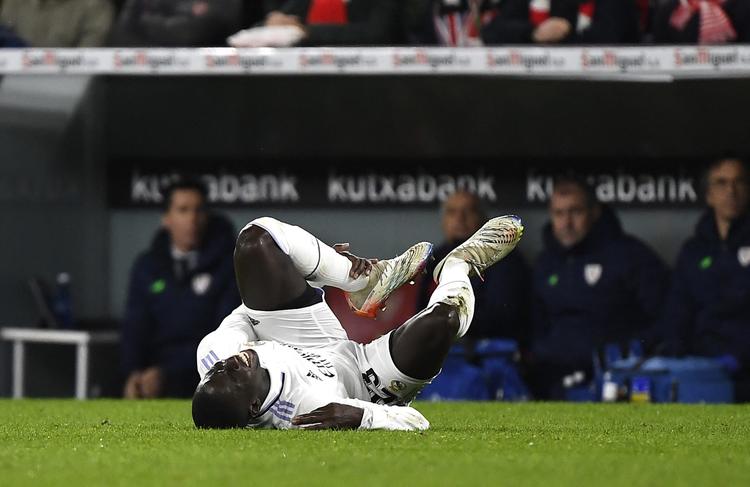 Ferland Mendy au cœur de l’incertitude : une blessure qui inquiète le Real Madrid