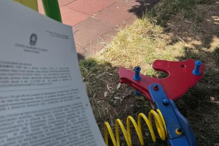Danneggiato il parco delle Paperelle a Jonadi (Vv), il sindaco: «Avrei voluto non arrivare a questo punto»
