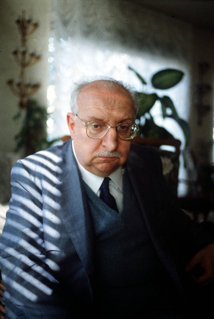 "Mio padre, lo “scrivendolo” che stava sempre con il drago"