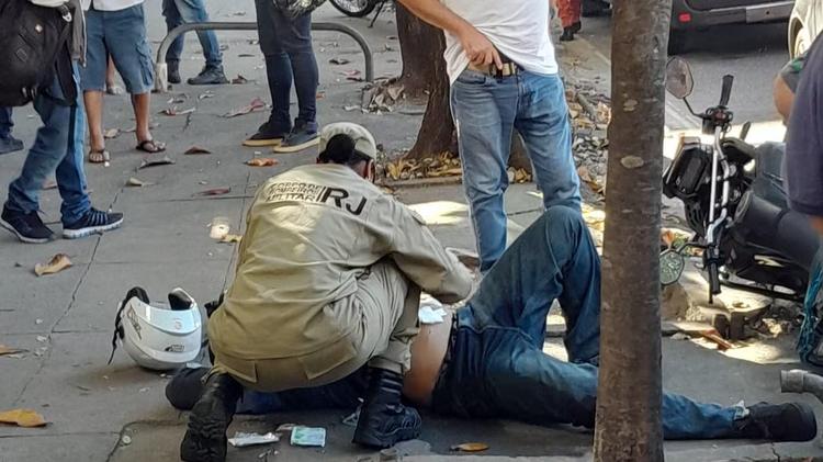 Homem é baleado após tentar assaltar policial civil no Centro