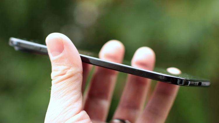 a side view of the iphone air