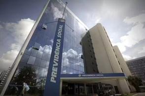 Ex-presidente do INSS e mais 47 teriam desviado R$ 708 milhões de aposentados em esquema, aponta PF