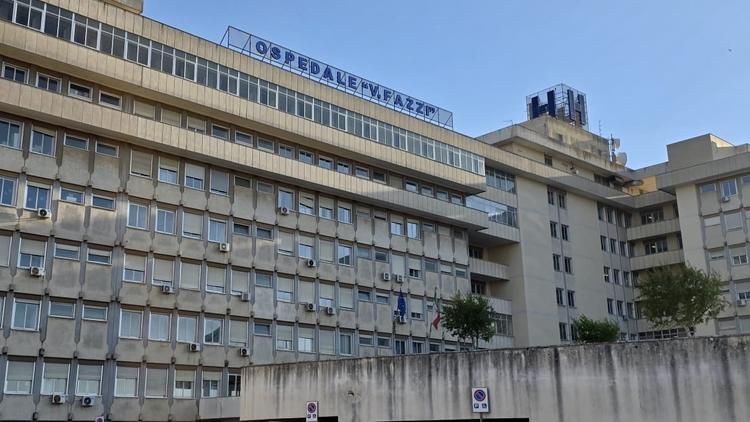 Salento, lite in famiglia: 50enne ferito gravemente con le forbici dal padre
