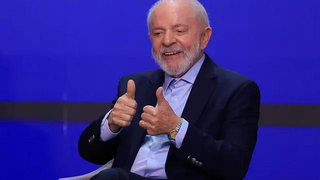 Lula diz carregar 'promiscuidade' do STF na campanha e chama Flávio Bolsonaro de 'cara do sistema'
