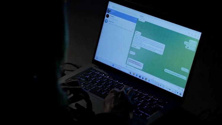 Jovem teve conta bloqueada e mandado de prisão falso após invasão de sistema da Justiça
