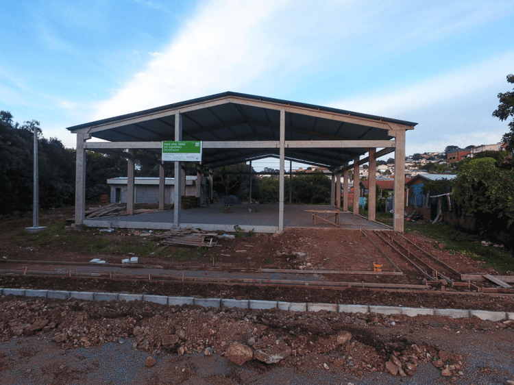 Obras da Quadra poliesportiva do bairro Primeiro Maio avançam visando lazer e bem-estar da comunidade