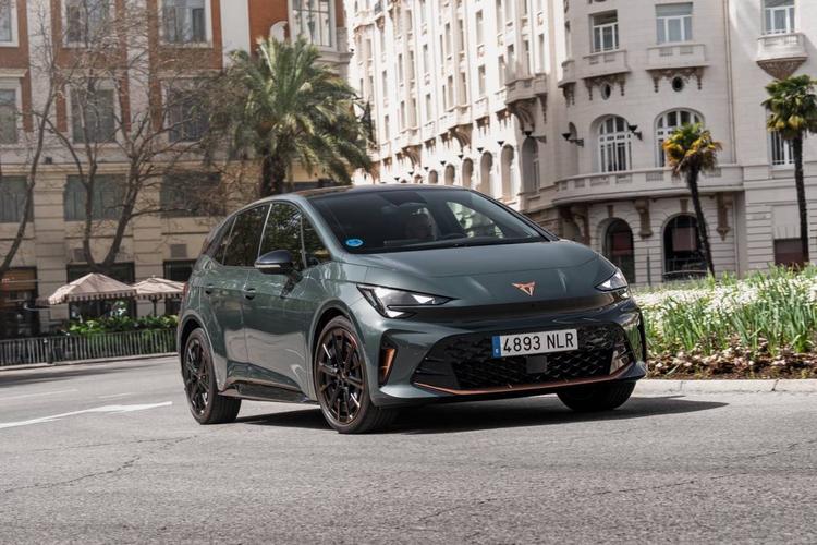 Cupra Born, l’elettrica compatta che a Madrid mostra un carattere tutto nuovo