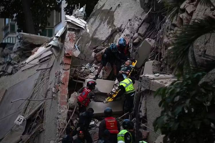 Um mês após terremoto, Trump afirma que Venezuela não está pronta para novas eleições