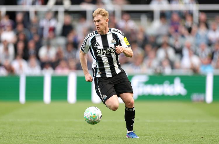 Newcastle United insider reacts amid Lewis Hall to Manchester United transfer rumours