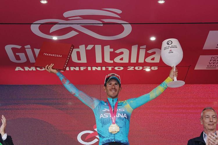 La prima volta di Ballerini che resta in piedi nonostante la pioggia