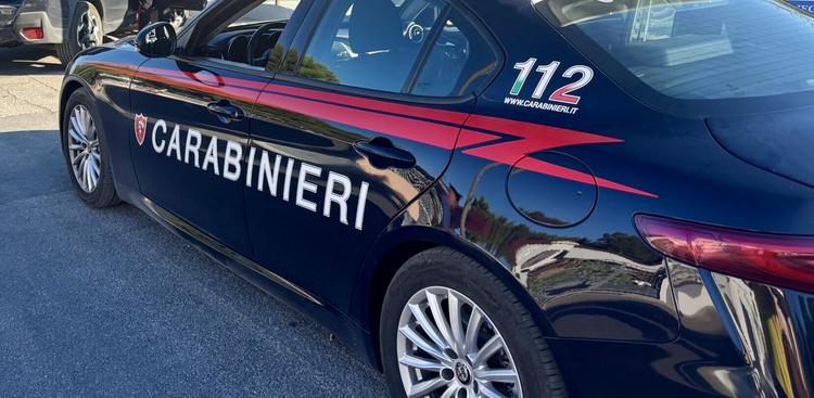 Casarano,rapina al distributore sulla-Maglie, bandito armato di bastone fugge con 600 euro