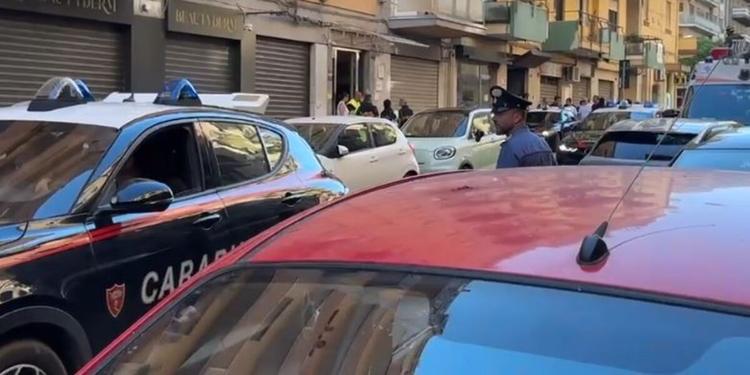 Palermo, uccide a coltellate il coinquilino e si barrica in casa e apre il gas. Poi si arrende dopo sei ore