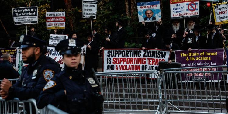 Netanyahu all’Onu, decine di delegati lasciano l’aula per protesta