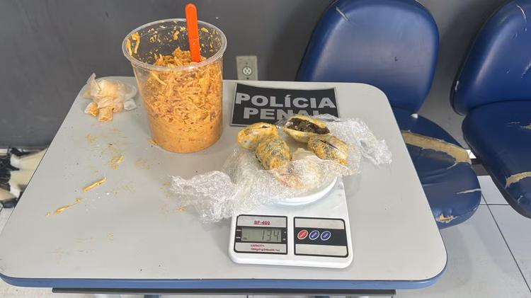 Mulher é presa com drogas escondidas em estrogonofe ao tentar entrar em presídio na Bahia
