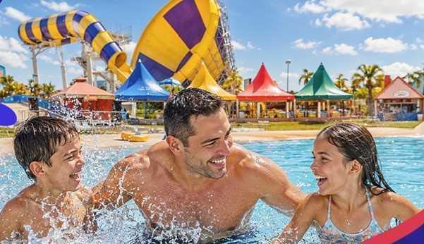 Wet’n Wild transforma agosto em um mês de diversão e conexão entre pais e filhos