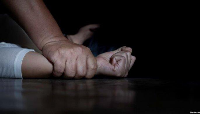 إحالة ثلاثة أشخاص على النيابة العامة بتهم السرقة والاحتجاز المقرون بهتك العرض بالرباط