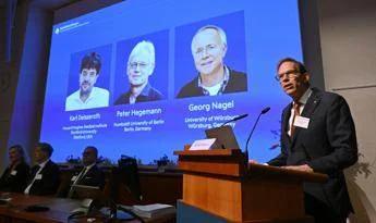 Nobel per la Medicina a Deisseroth, Hegemann e Nagel: il premio per gli studi sull'optogenetica