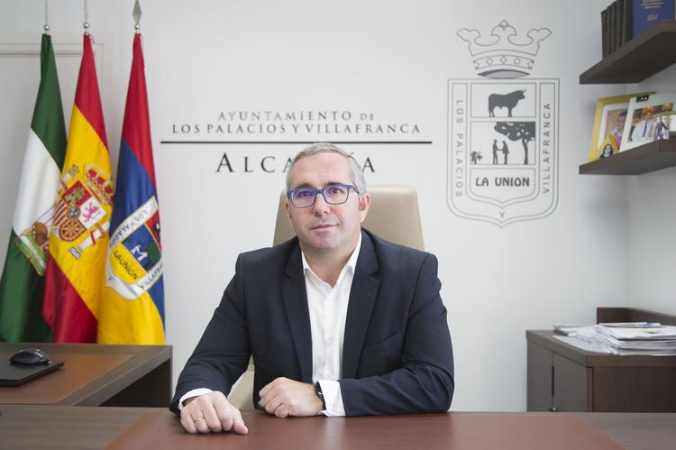 El alcalde de Los Palacios anuncia medidas para corregir la «injusticia» del traslado de Salud Mental a Utrera