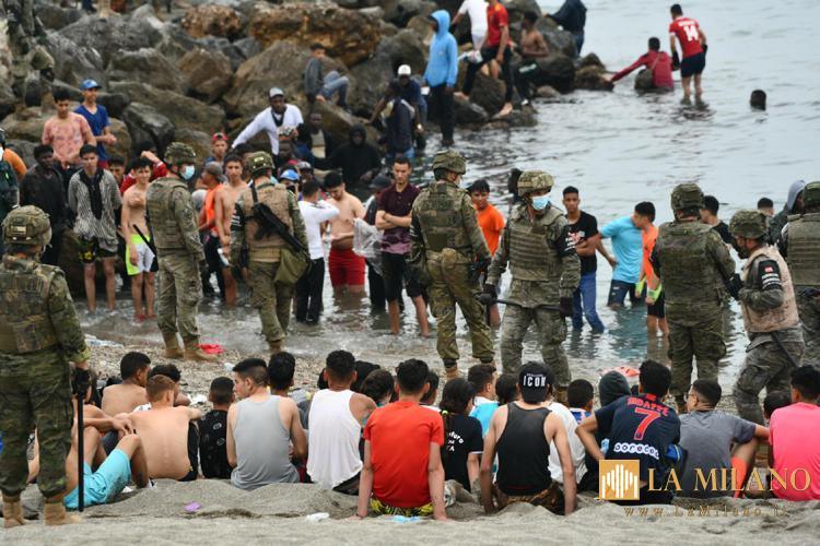 Crisi migratoria a Ceuta, 72mila arrivi e almeno 75 morti: vertice Ue e scontro Italia-Spagna su Schengen e hub per i rimpatri